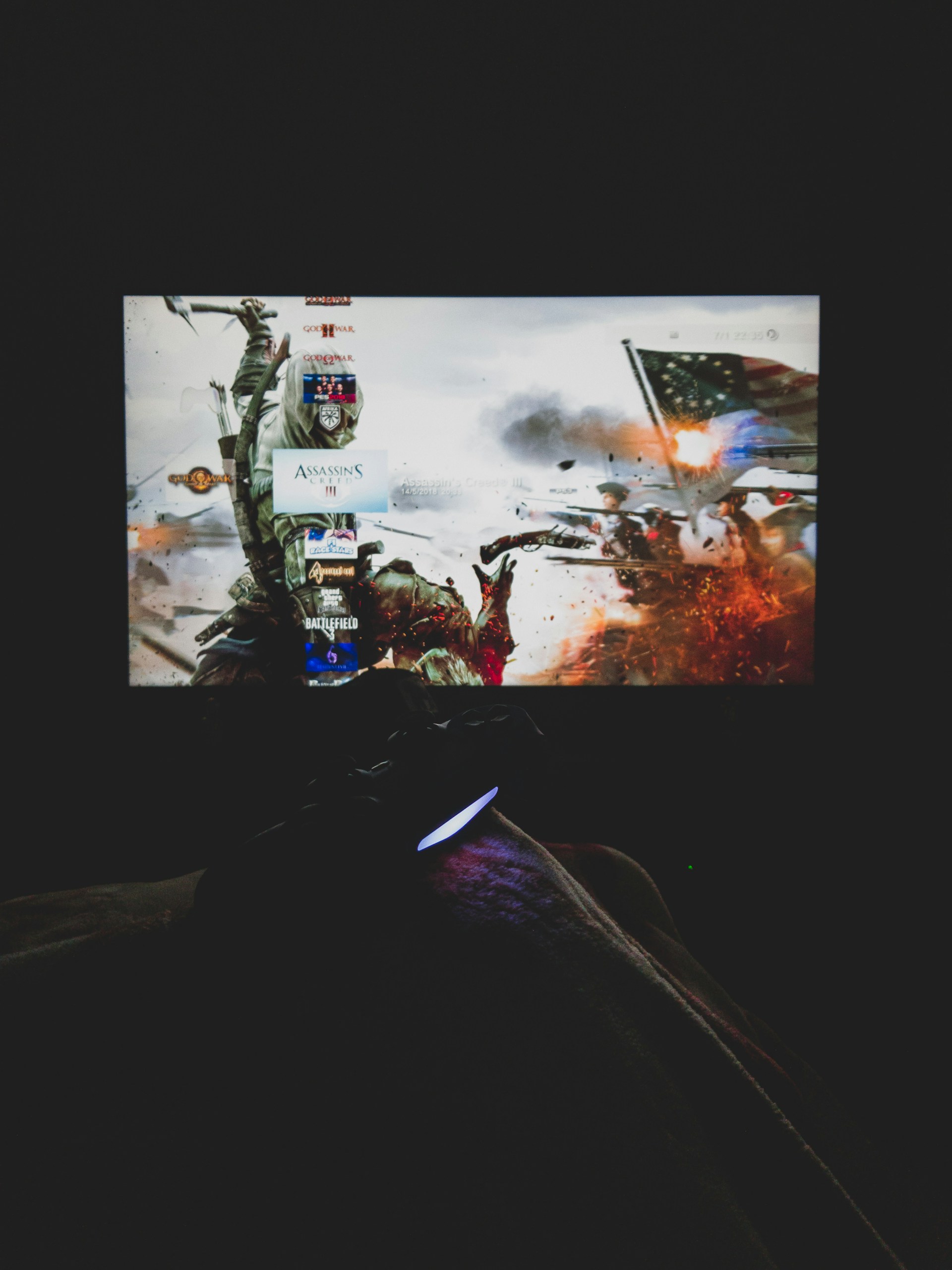 gray computer monitor
